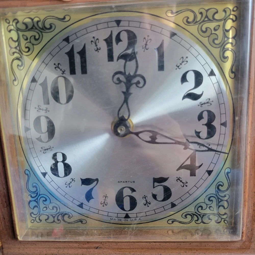 Vintage Spartus Corp. Electric Clock